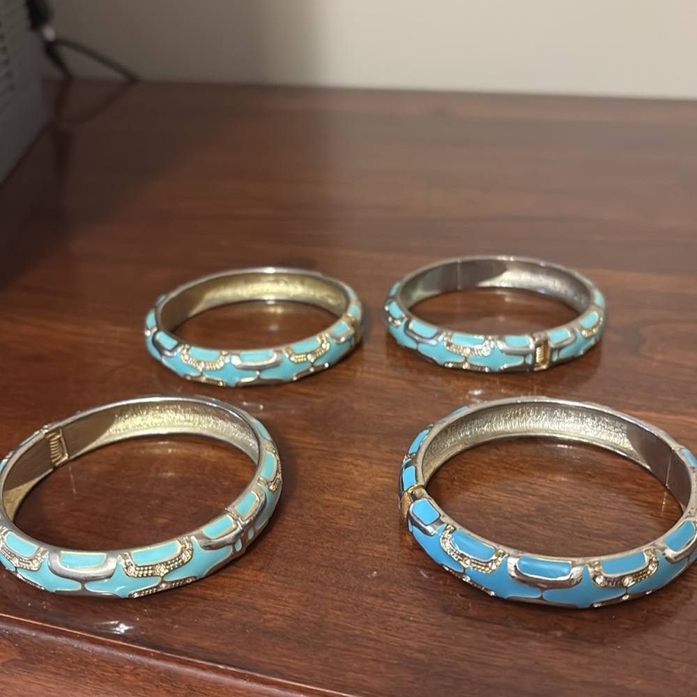 7 bracelets - Picture 2 of 3